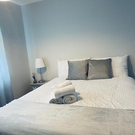 II Comfortable Room, Shared House 앨몬즈버리 외부 사진
