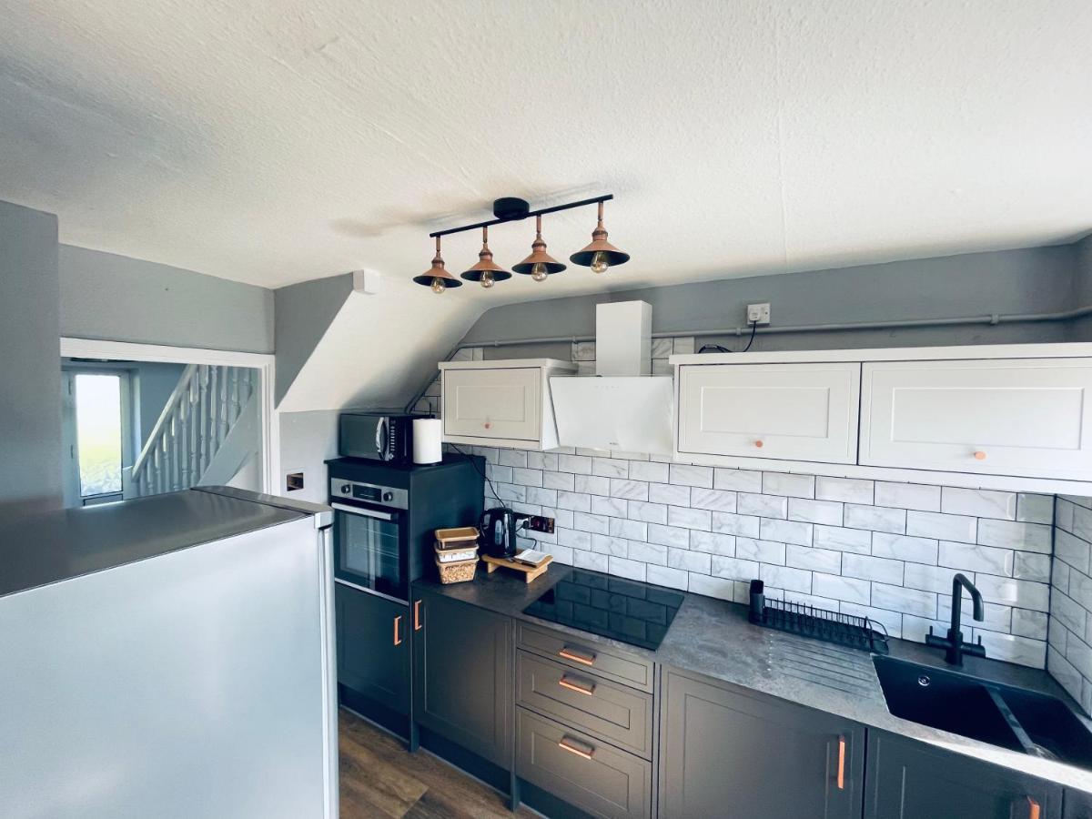 II Comfortable Room, Shared House 앨몬즈버리 외부 사진