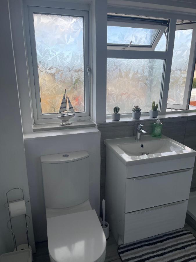 II Comfortable Room, Shared House 앨몬즈버리 외부 사진