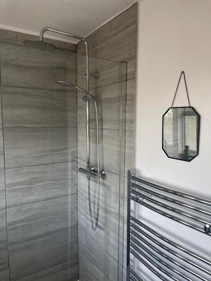 II Comfortable Room, Shared House 앨몬즈버리 외부 사진